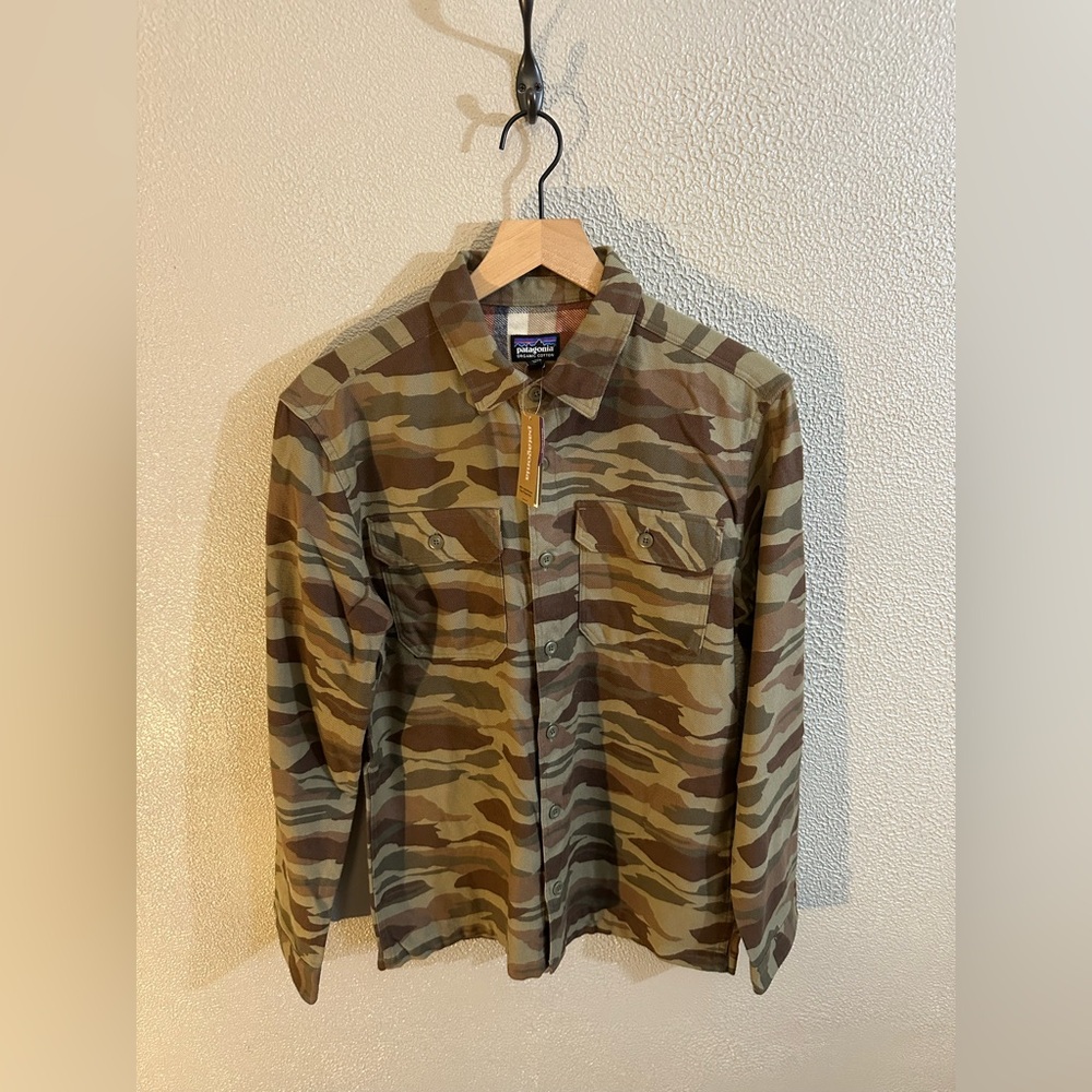 Patagonia camo flannel NWT / Medium